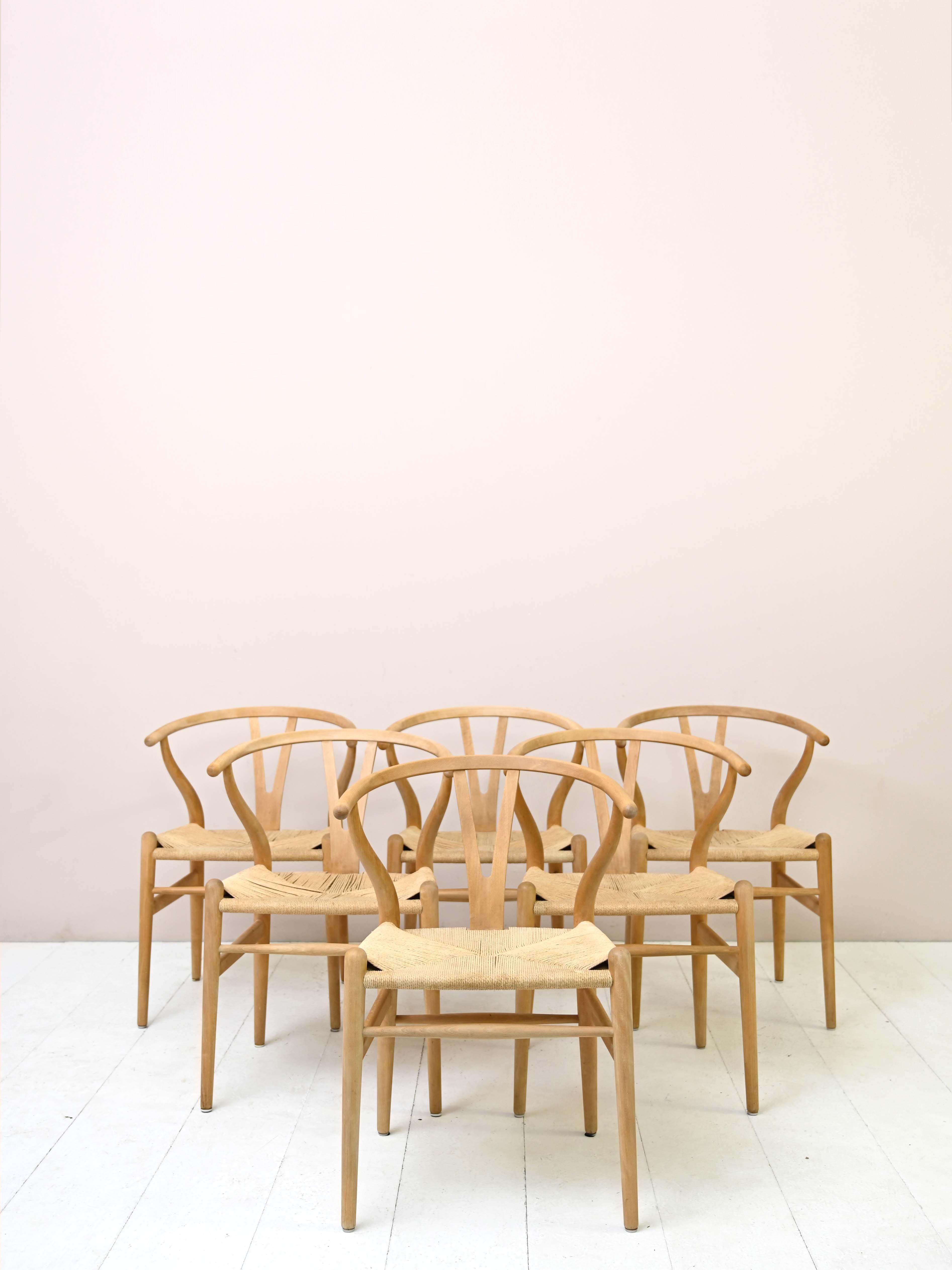 Set of six 'Wishbone chair' model chairs by Hans J. Wegner with leather cushions