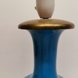 Lampe en verre bleu avec plateau en laiton