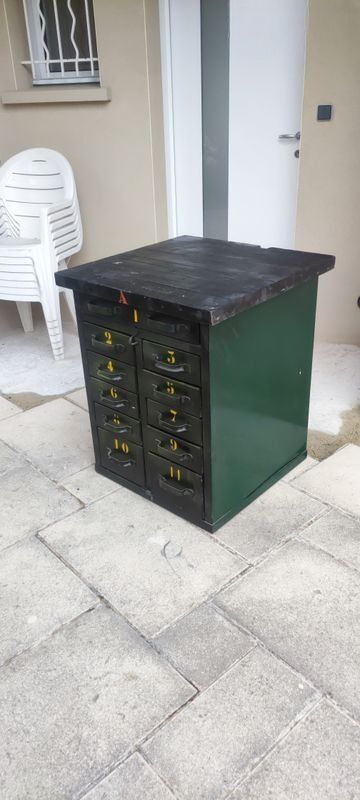 Meuble , etabli militaire