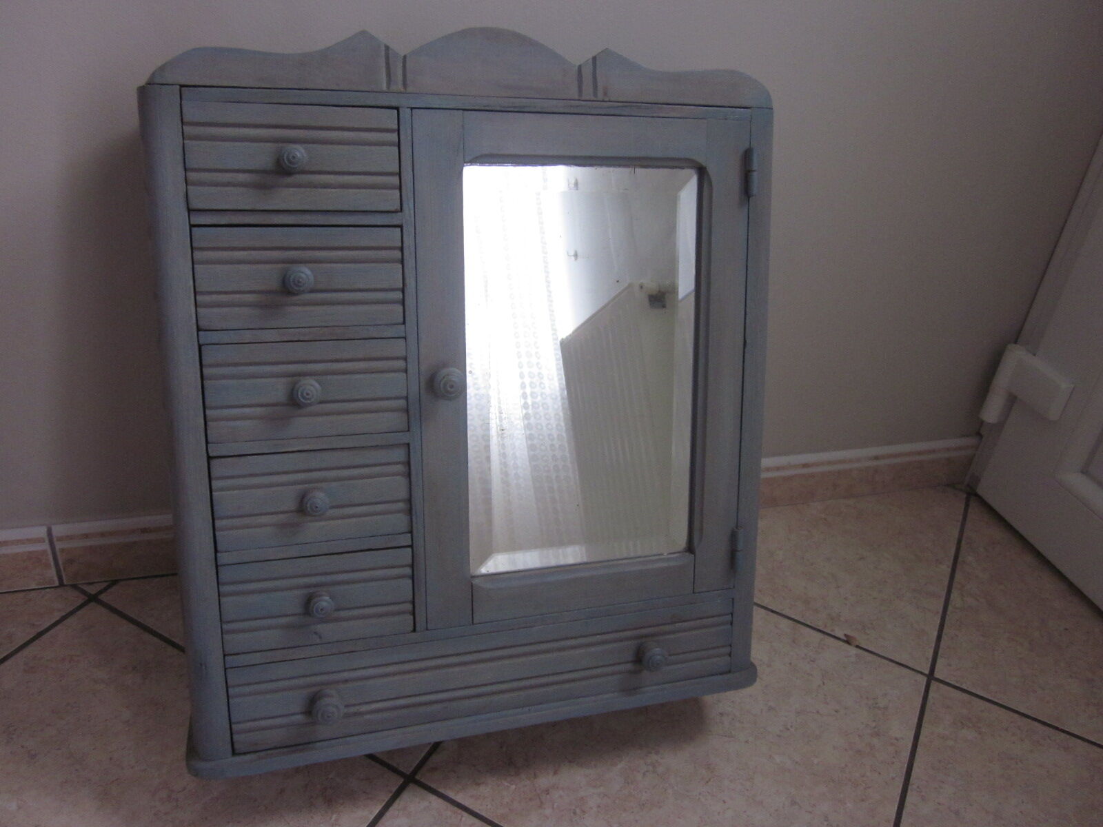 Armoire de toilette ou pharmacie