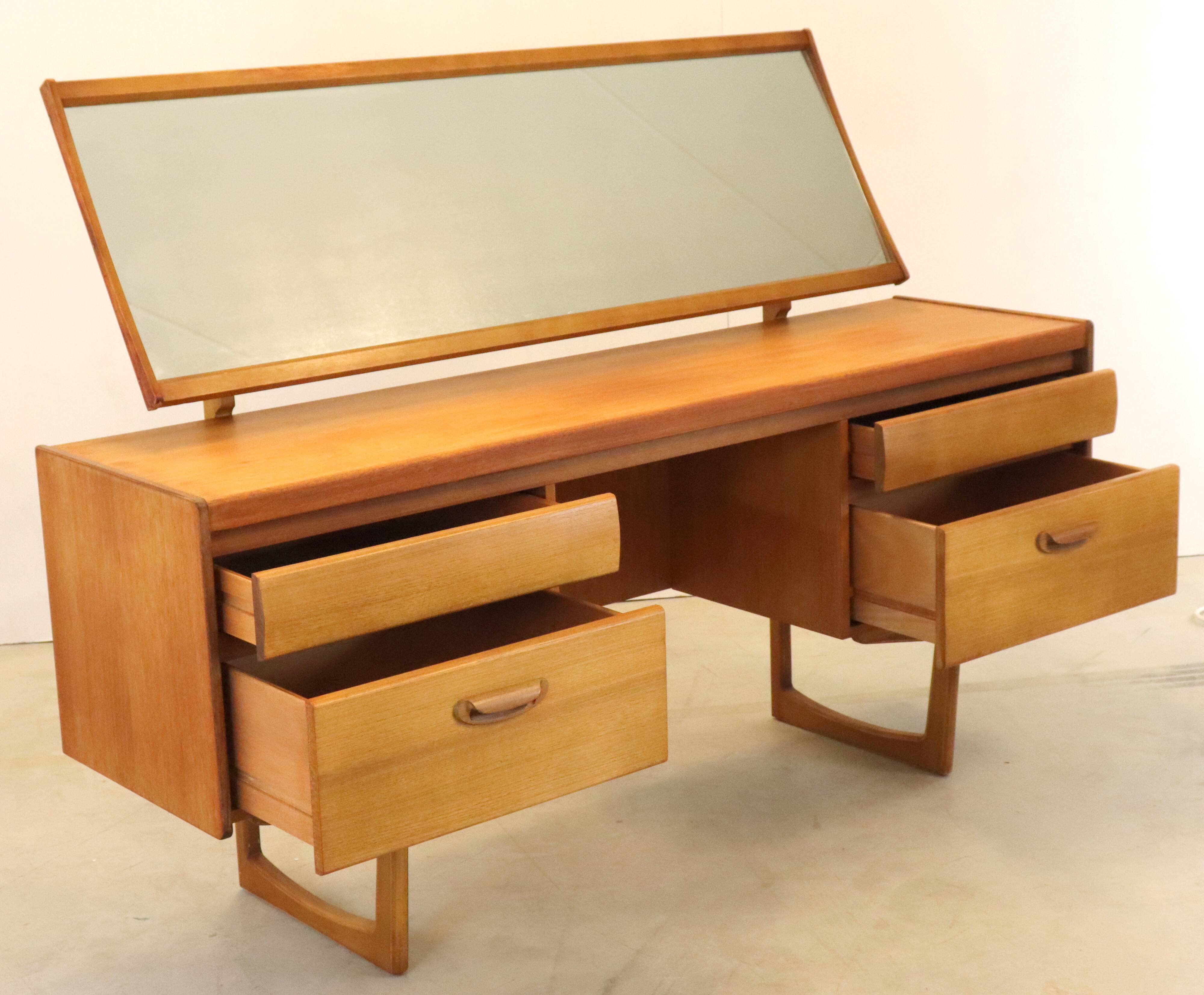 Dressing table William Lawrence of Nothingham 'London' vintage mid century