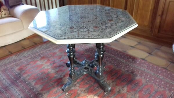 Table en marbre avec incrustation pierre provenance Inde