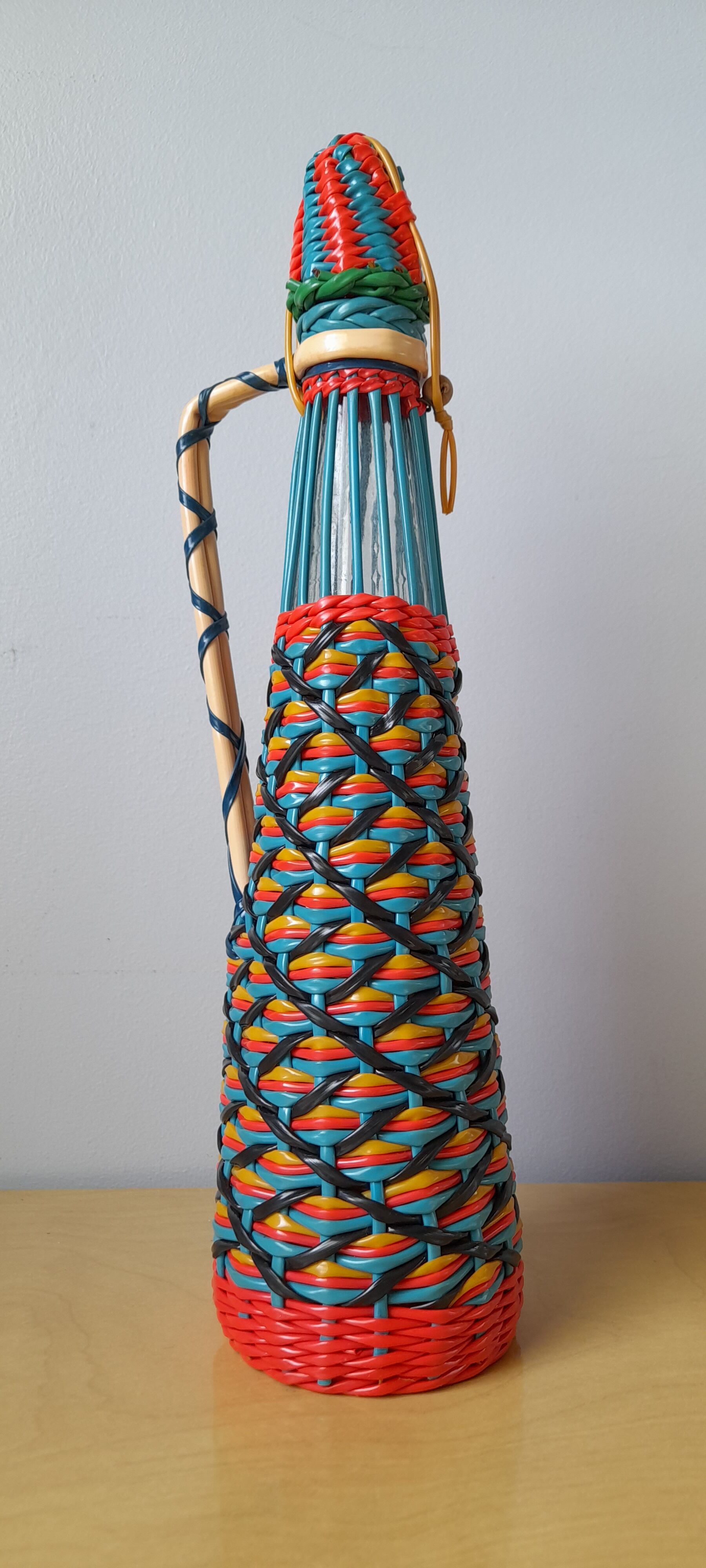 Bottle scoubidous conical