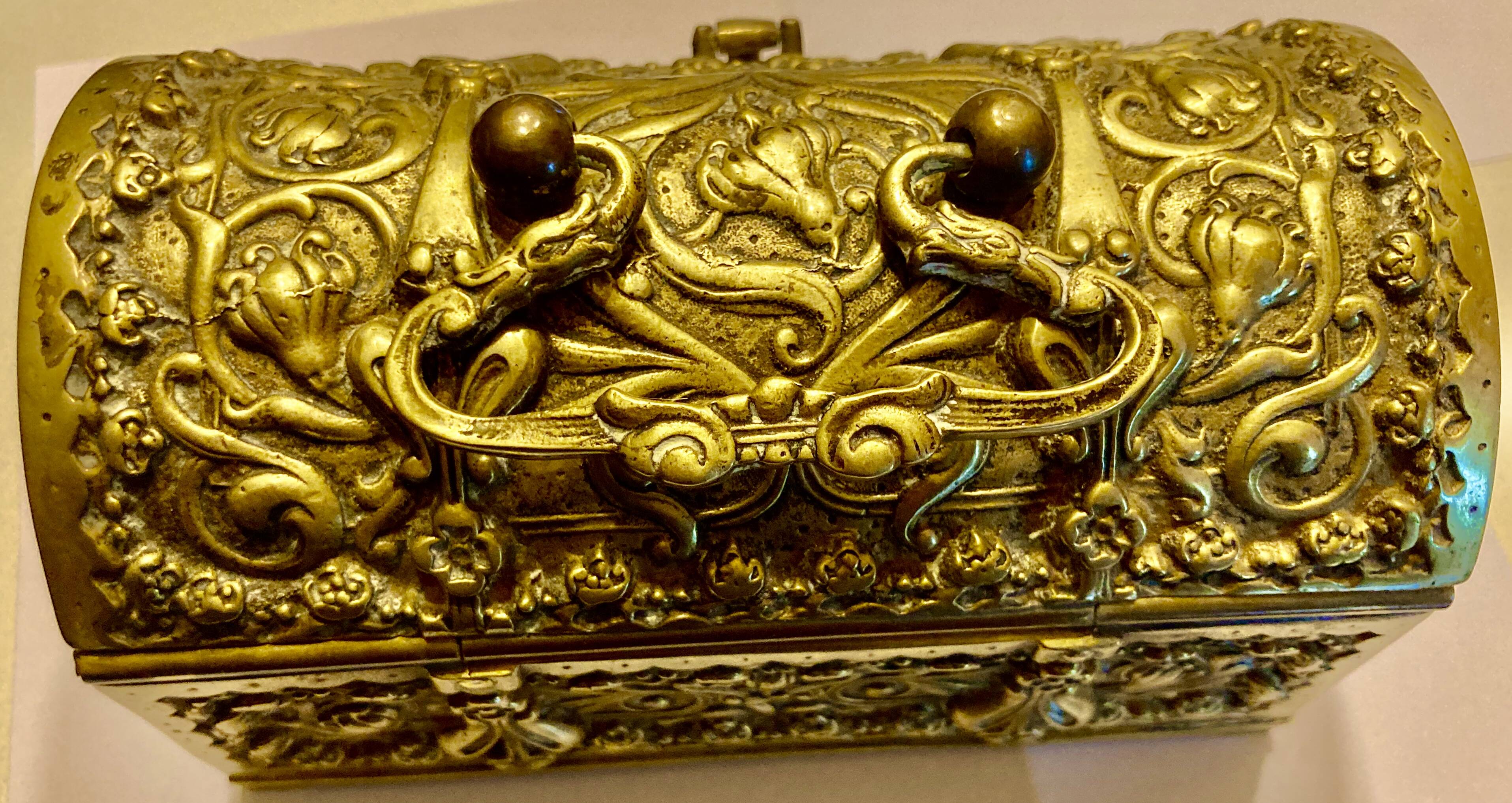 Jewelry chest with its bronze key, Renaissance style, 19th century fleur-de-lis decoration