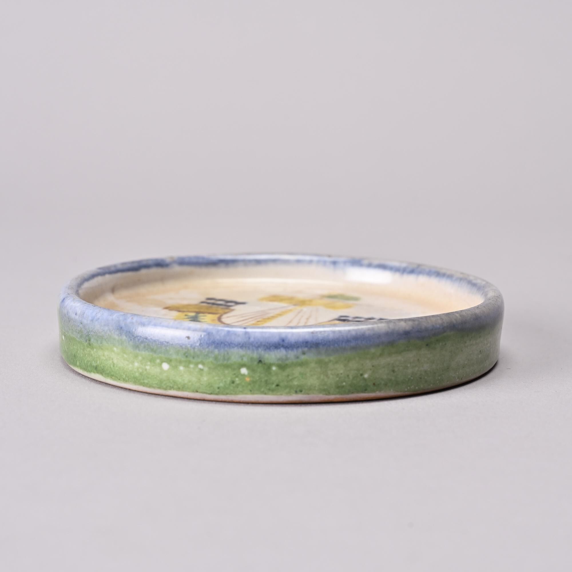 Decorative glazed ceramic bowl, circa 1950.
