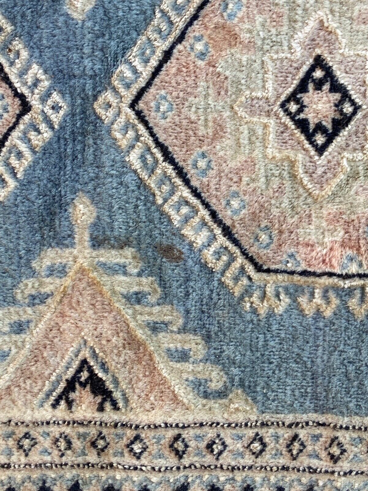 Tapis oriental fait main xxeme fond bleu 307 cm x 222 cm