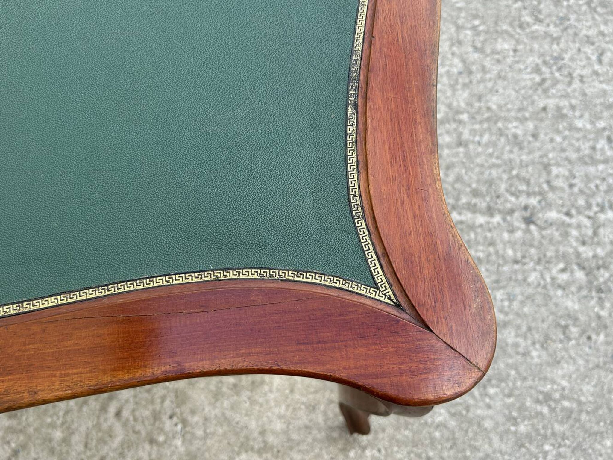 Table de jeu en bois d'acajou Napoléon III, 18ème siècle