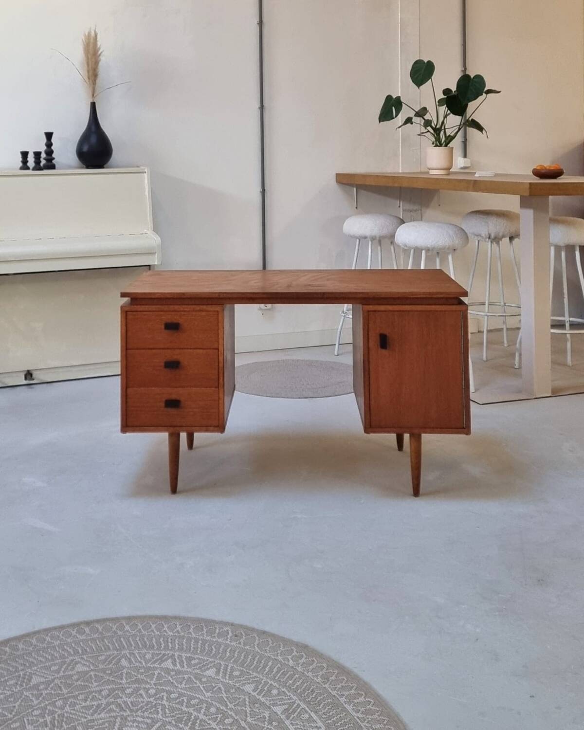 Bureau du milieu du siècle