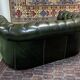 Chesterfield 2-seater green leather sofa from the 1980s