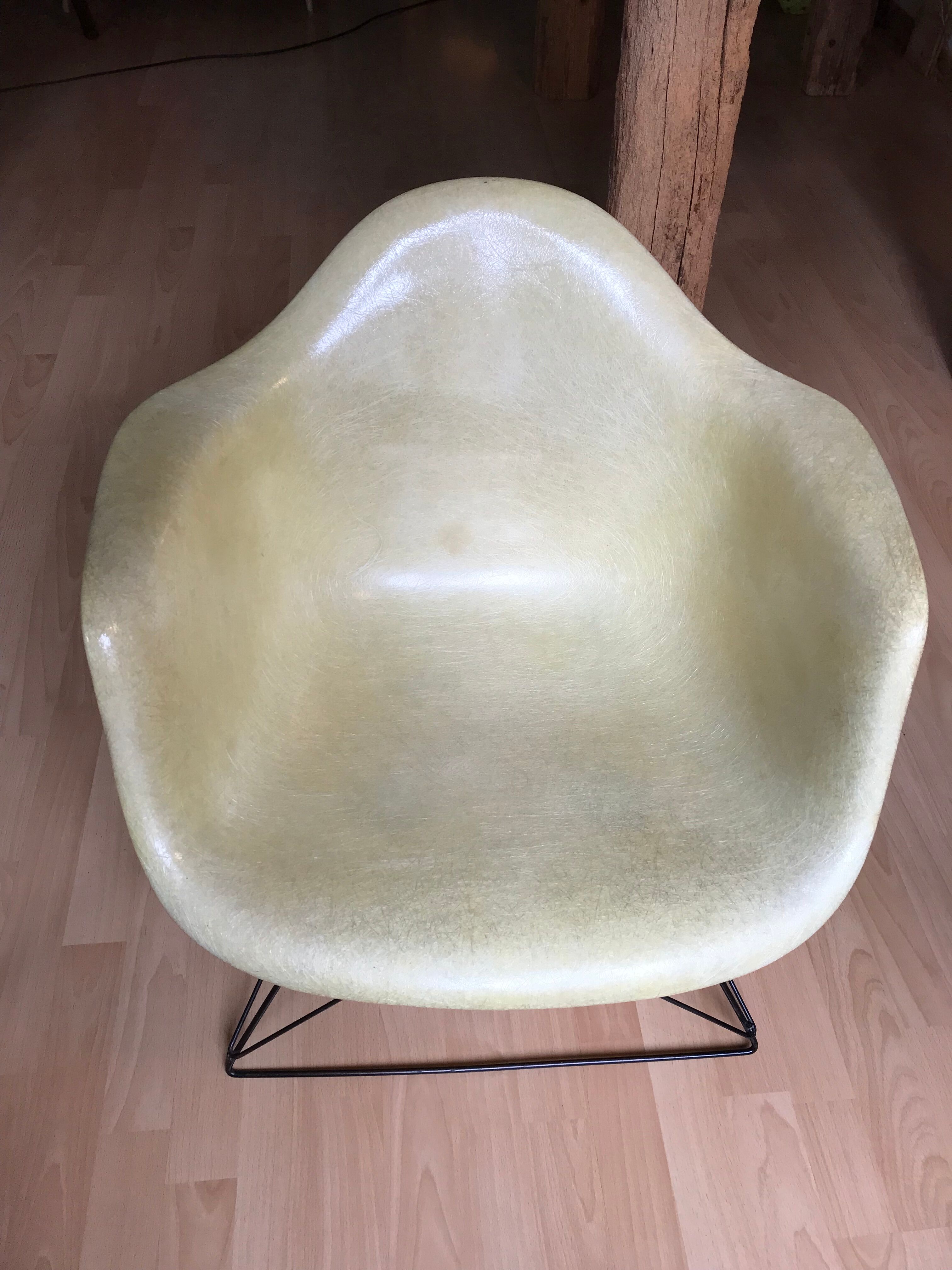 Armchair C&R Eames LAR