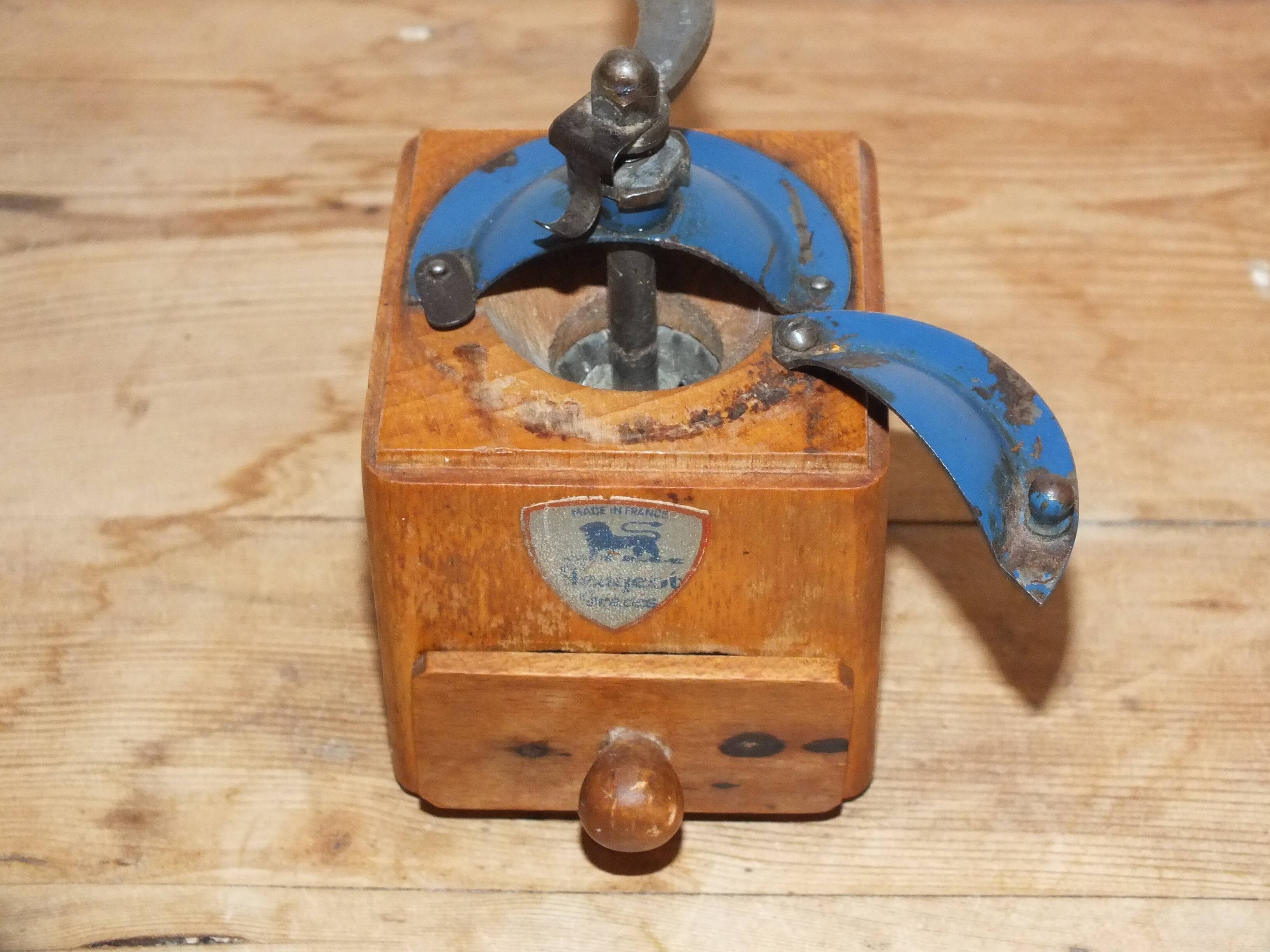 Old Peugeot Frères pepper mill