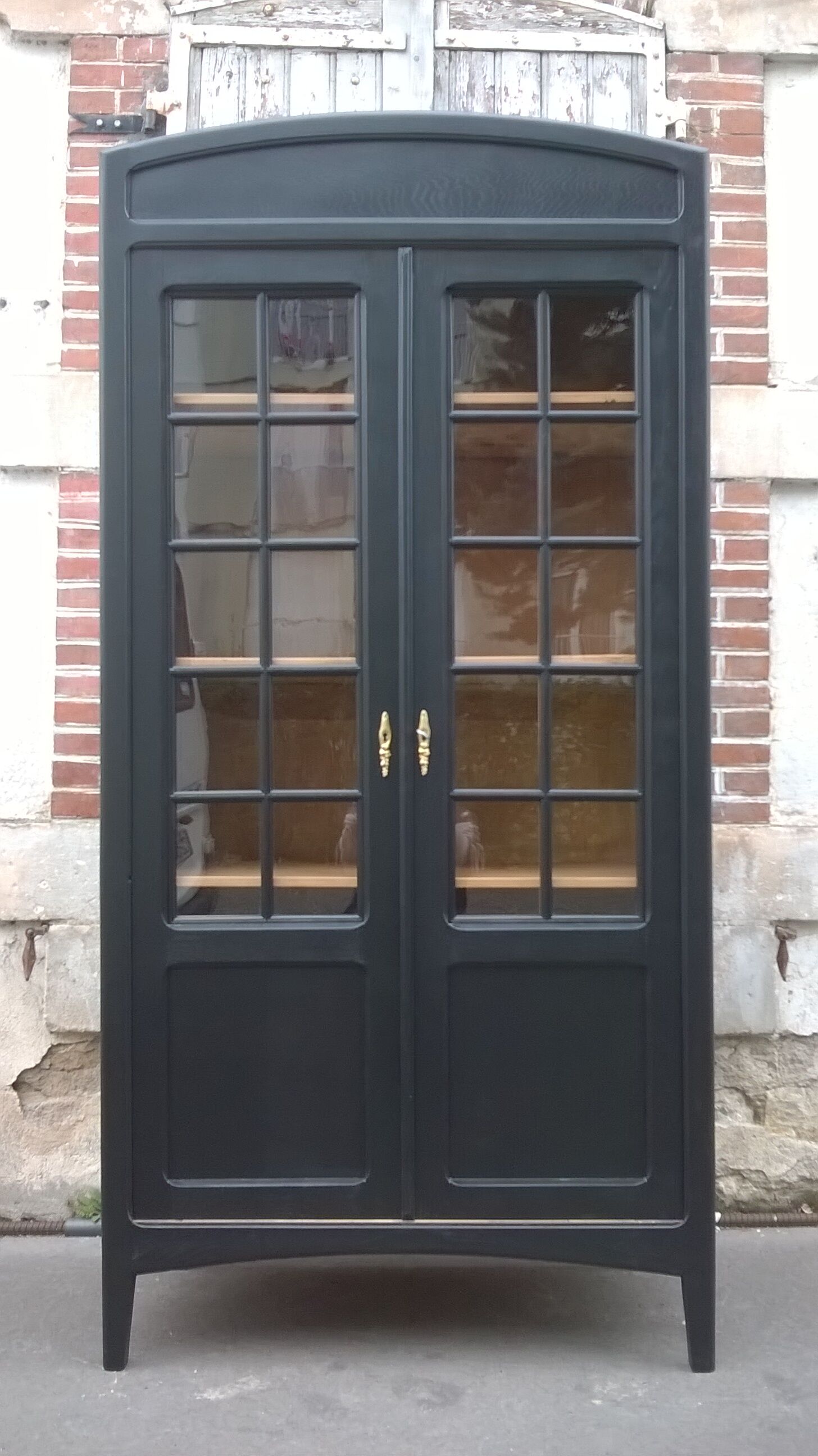 Parisian showcase cabinet