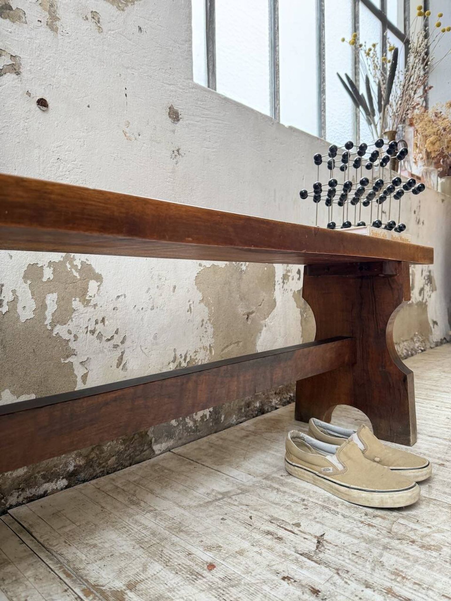 Paire de bancs noyer 1900