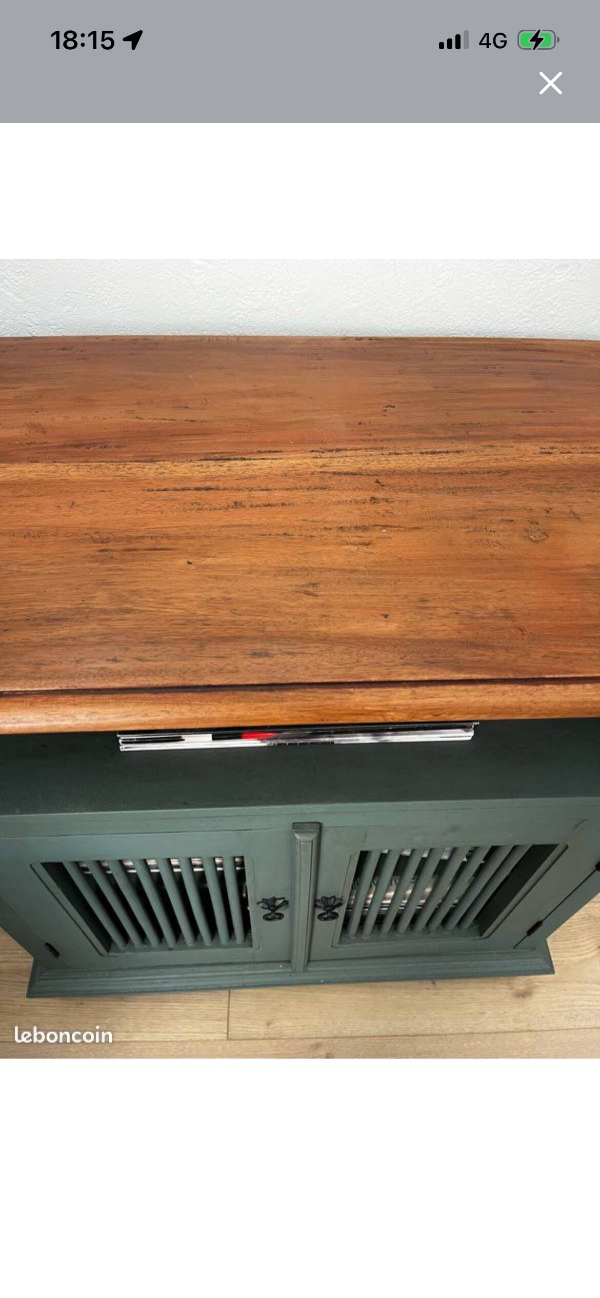 Meuble vintage relooké vert sauge et bois