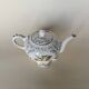 Teapot with lemon decoration