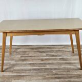 Table à manger des années 1950 en érable avec bord travaillé