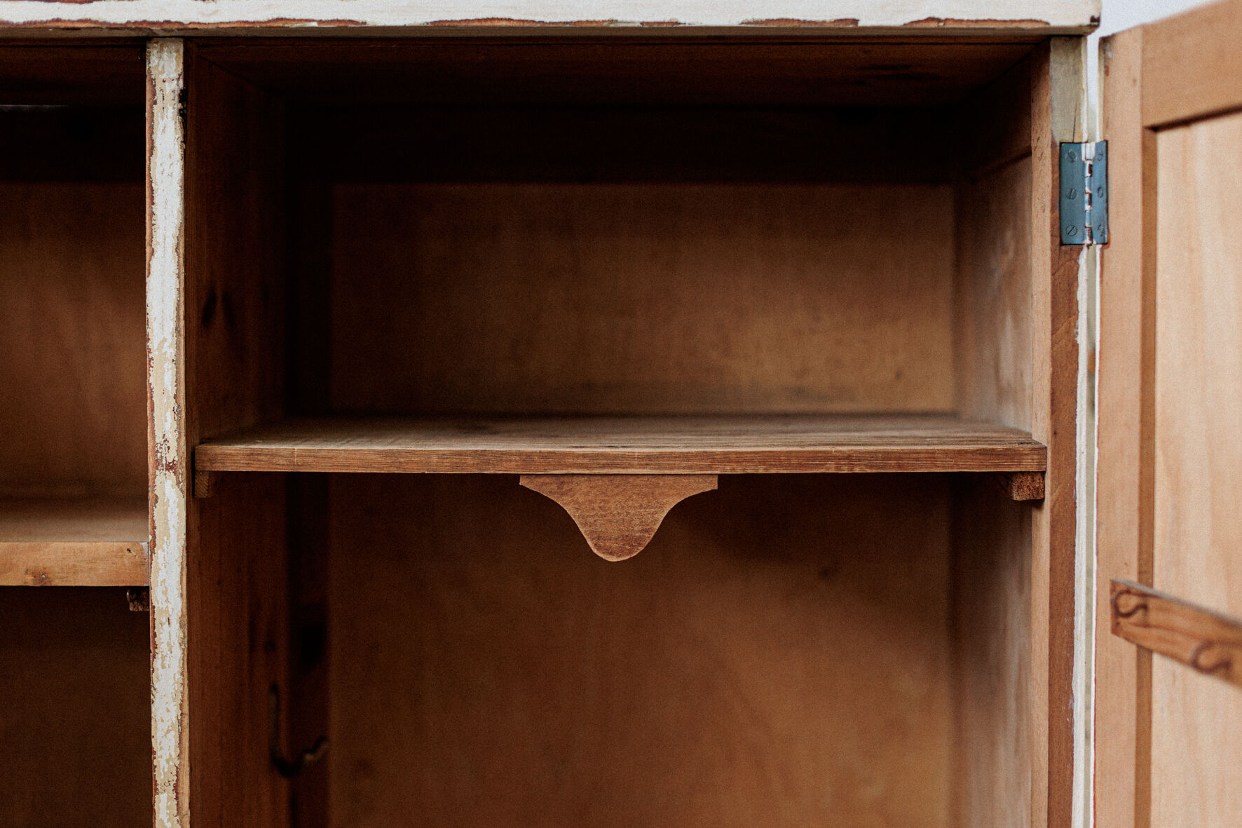 Large white furniture lacquered "buttercup"