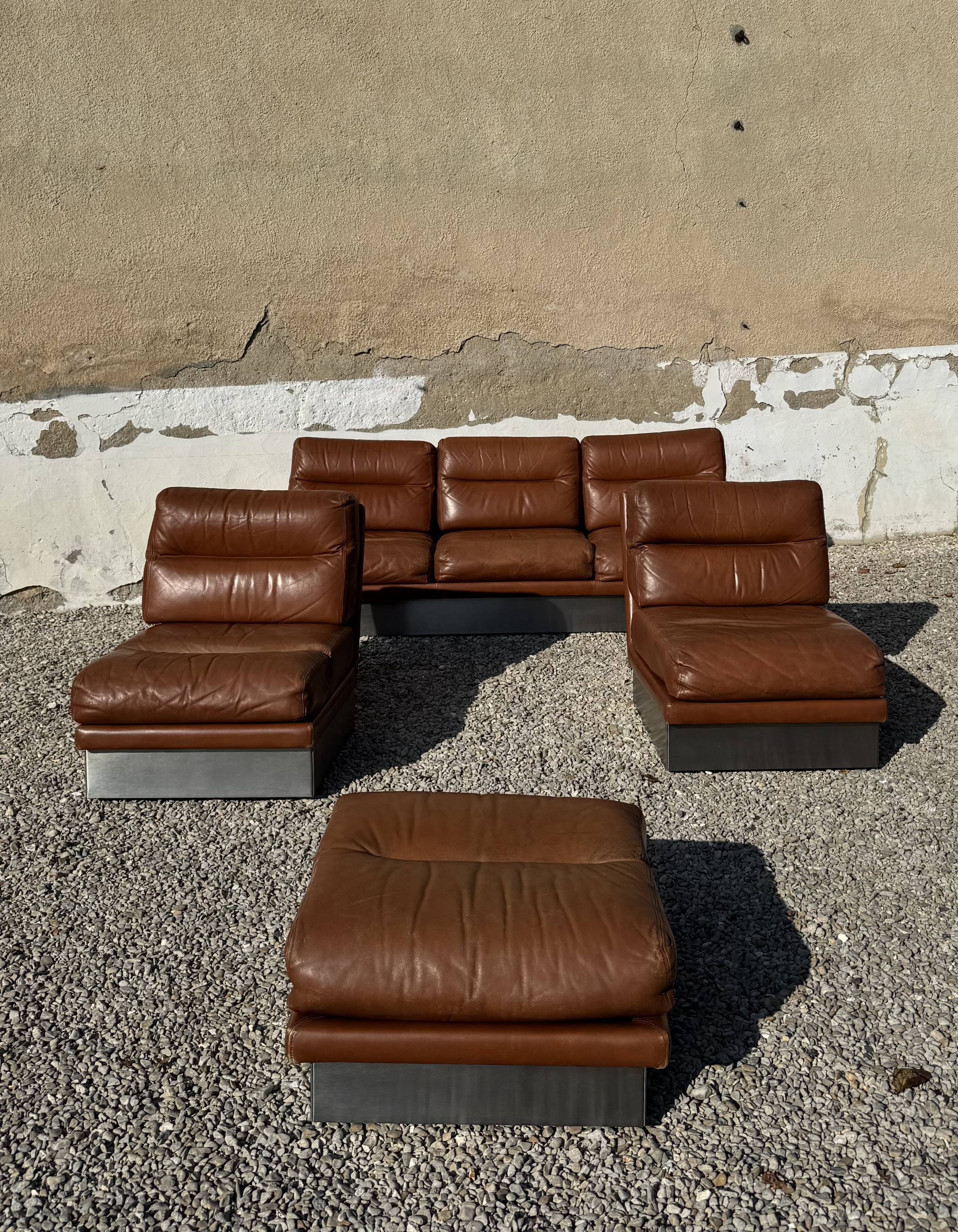 Salon complet en aluminium brossé et cuir marron, France 1970