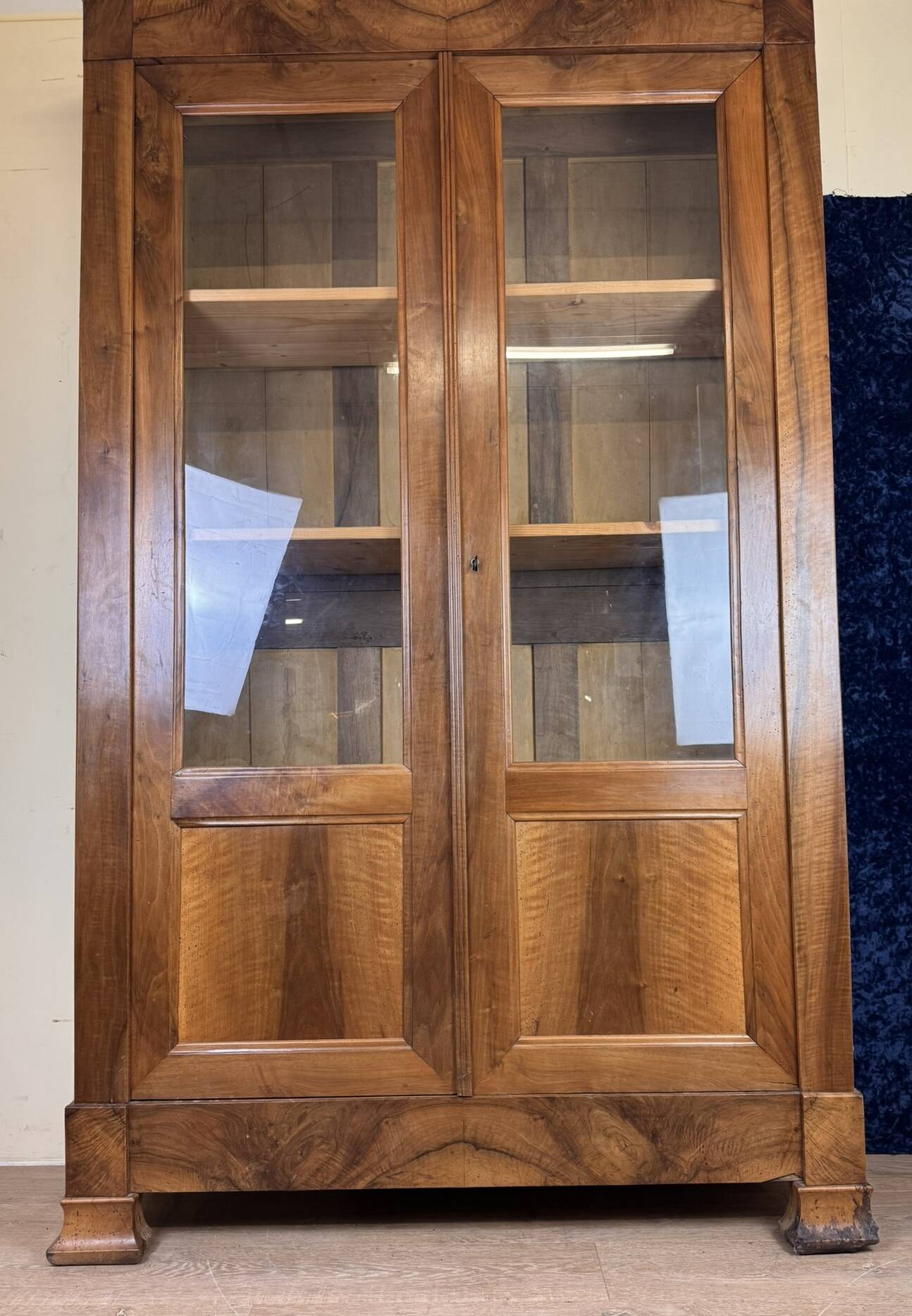 Superb Louis Philippe period bookcase in walnut circa 1830