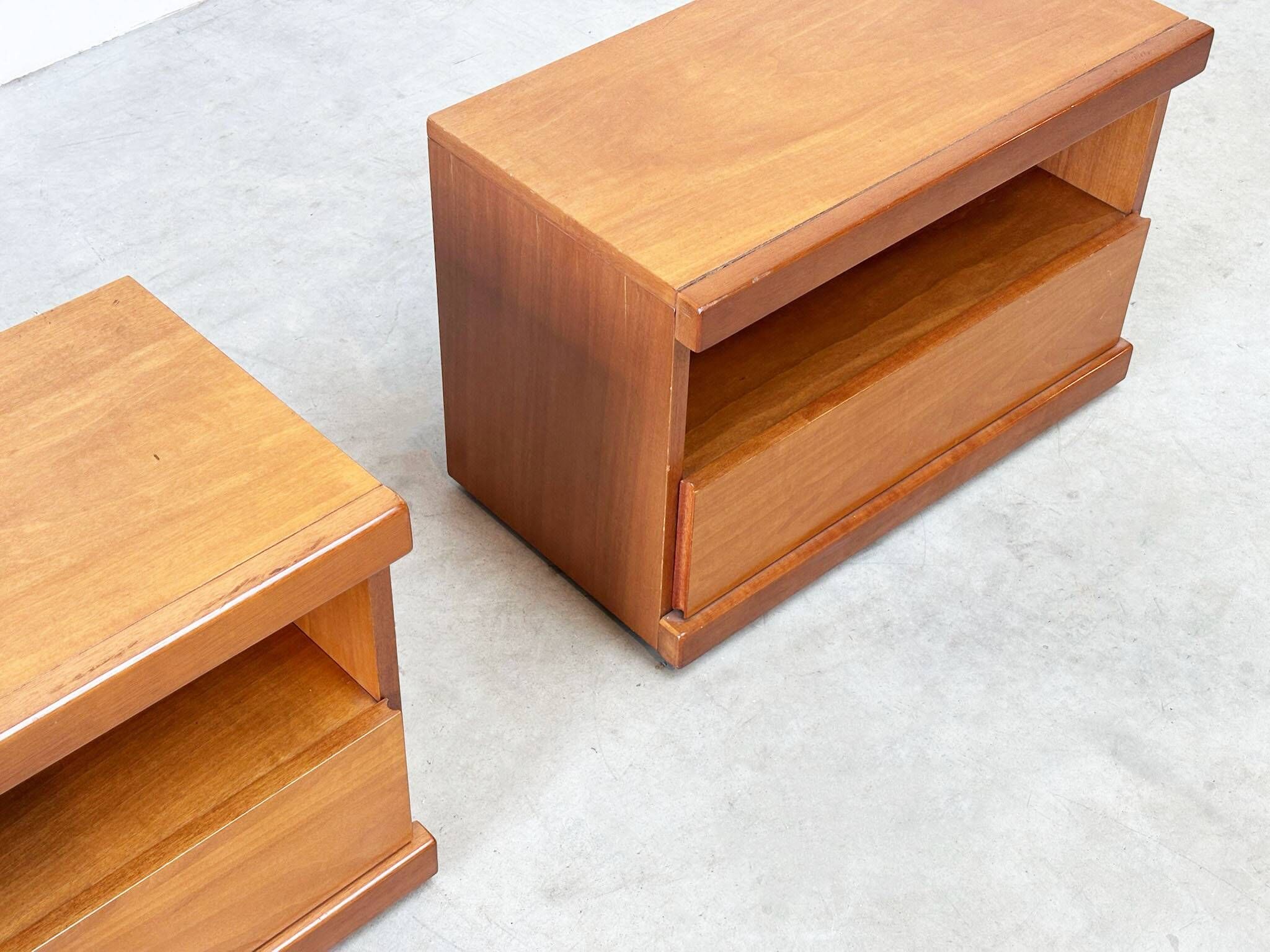 Tables de nuit françaises des années 1970