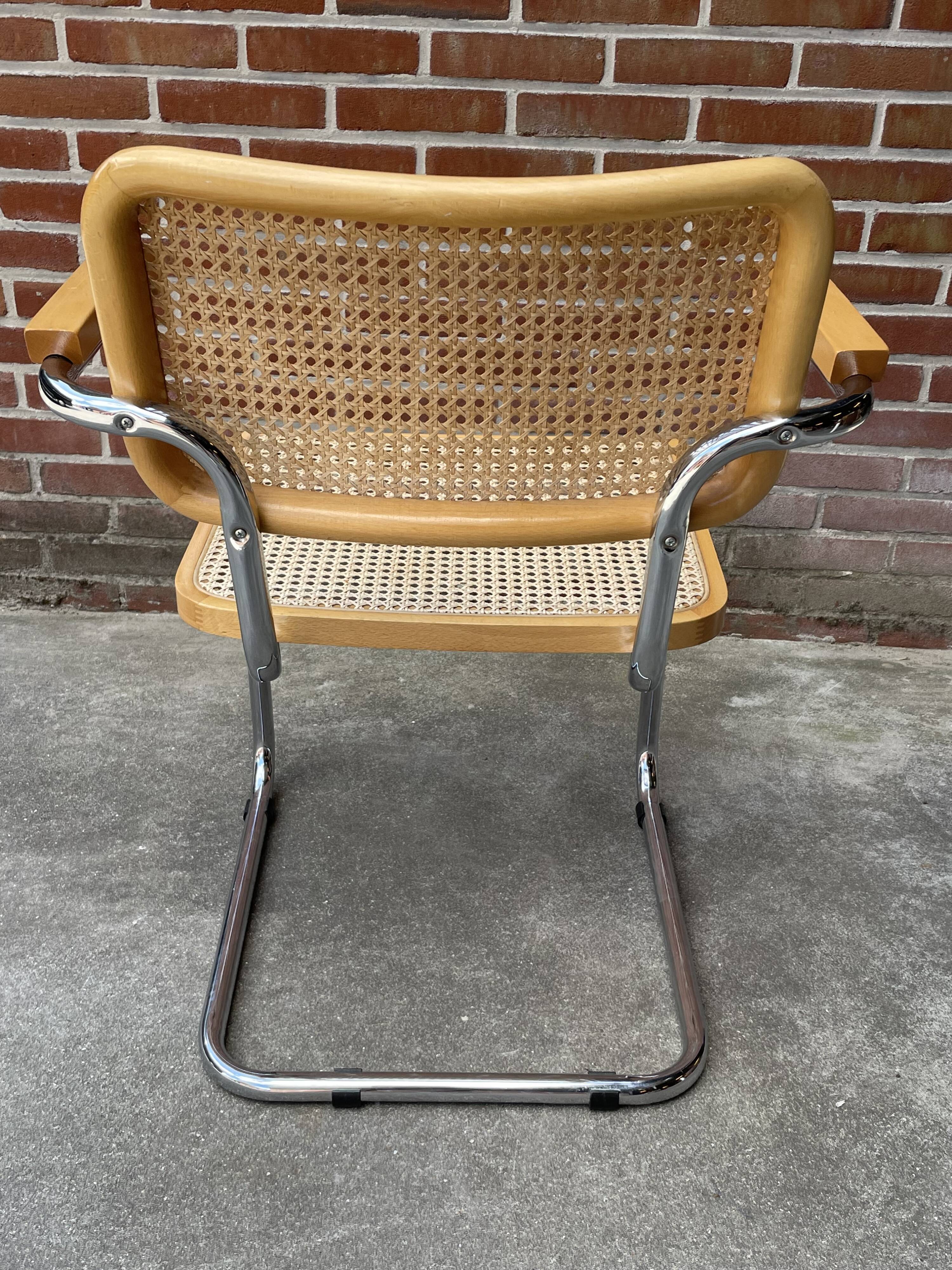 Cesca chair B64 with armrests by Marcel Breuer Design