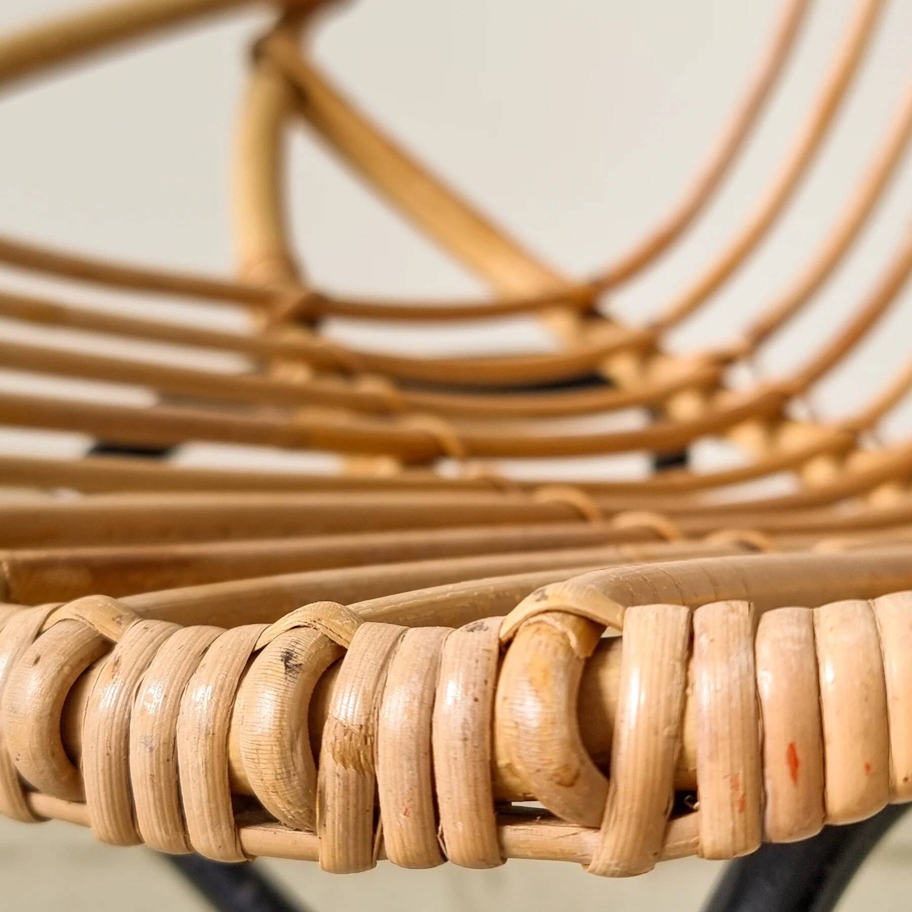 Rattan chaise longue for children