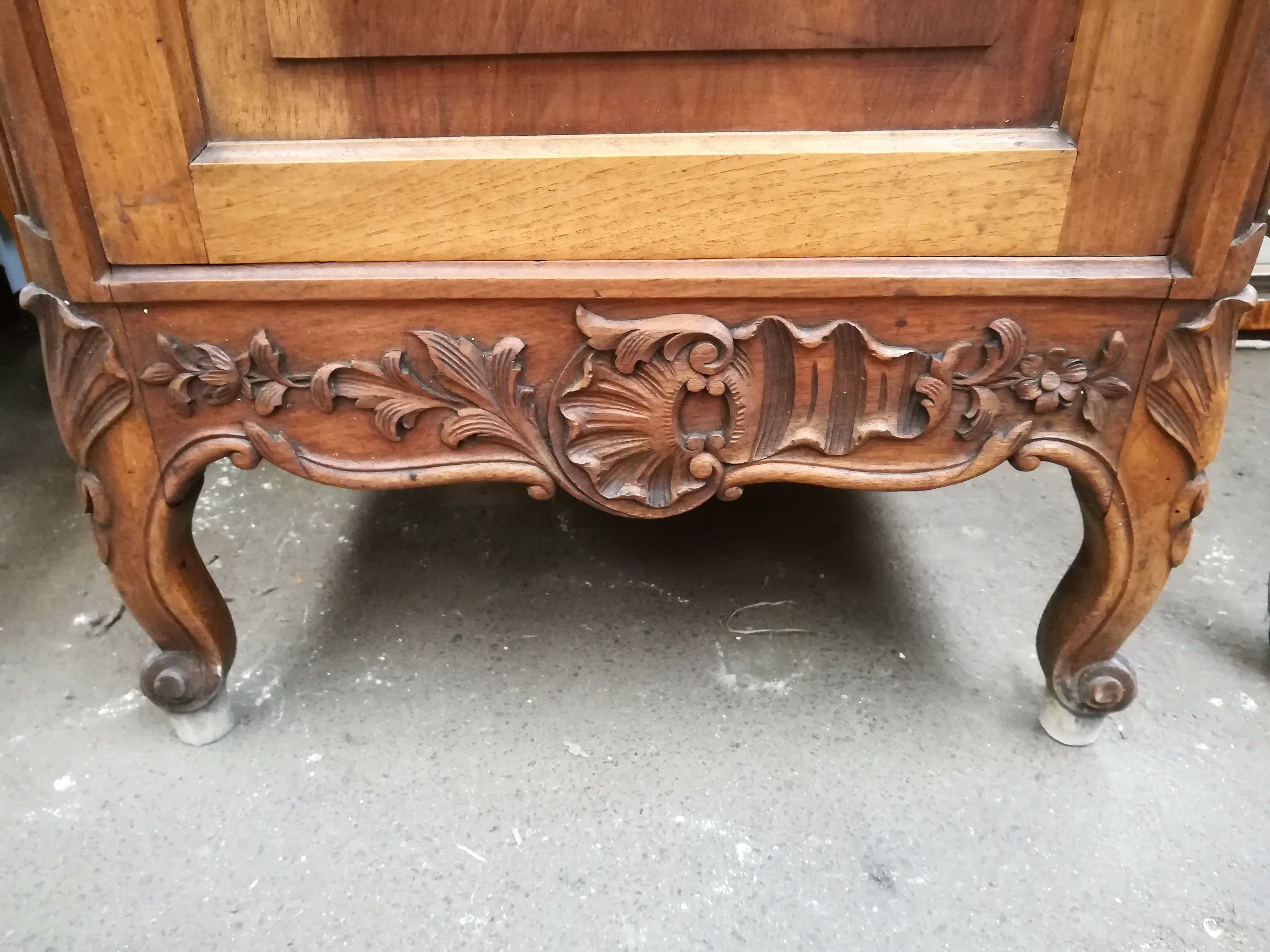 Small cupboard style Louis XV Walnut