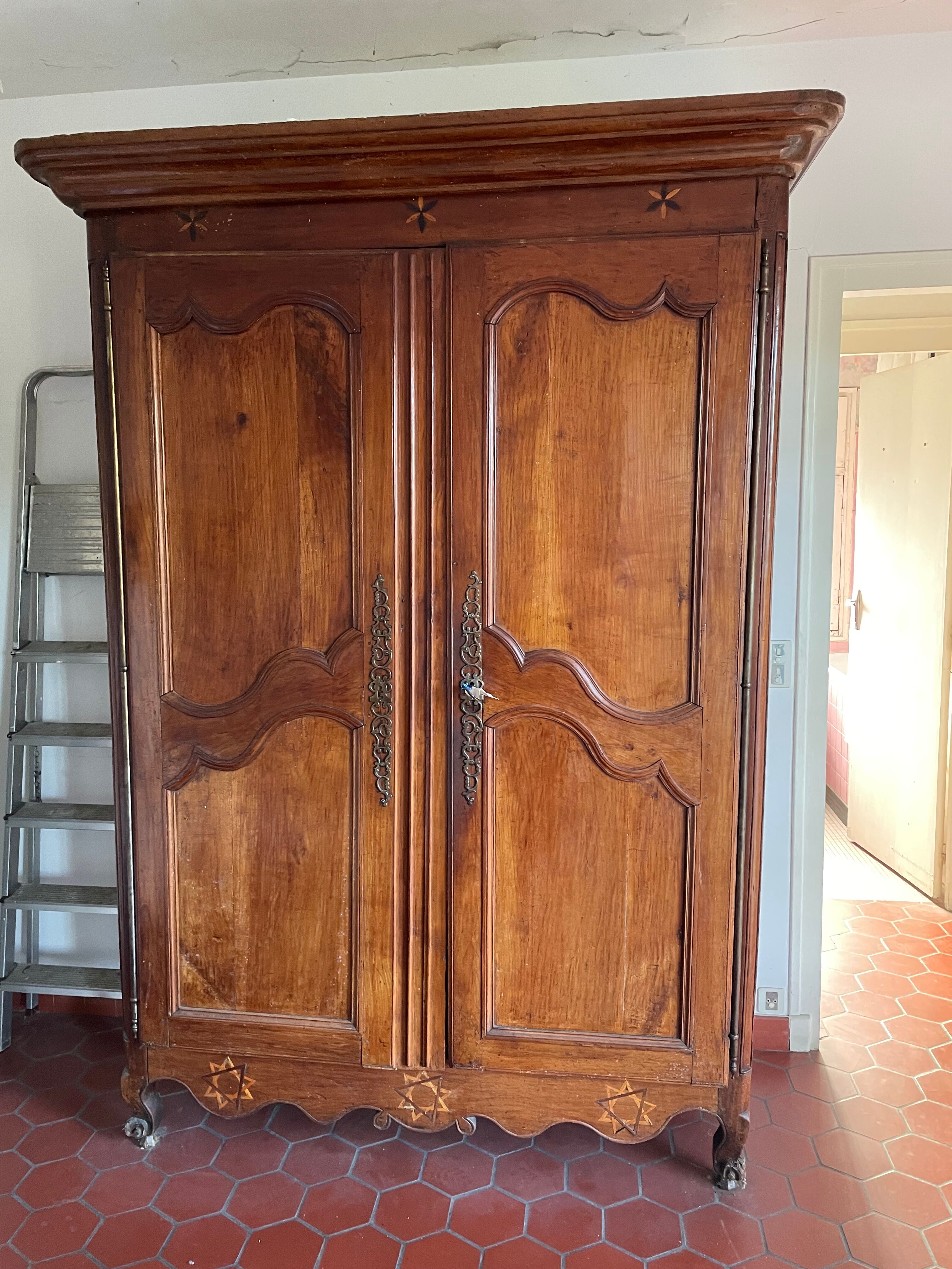 Armoire Louis Xv en noyer