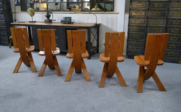 Ensemble de 5 chaises en chêne massif par la manufacture de Seltz 1970’s