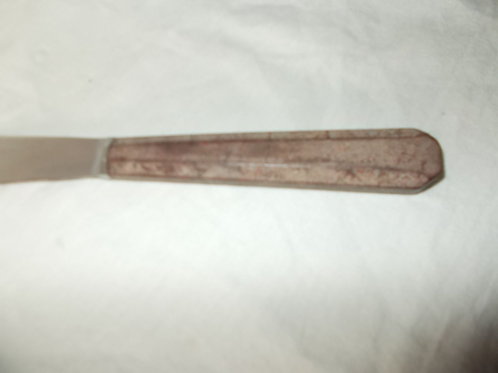 Set of knives with brown Bakelite handles.