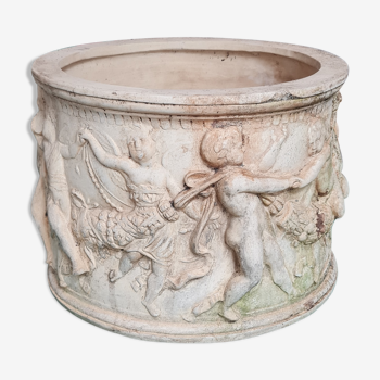 Round white stone pot cover with a farandole of angels