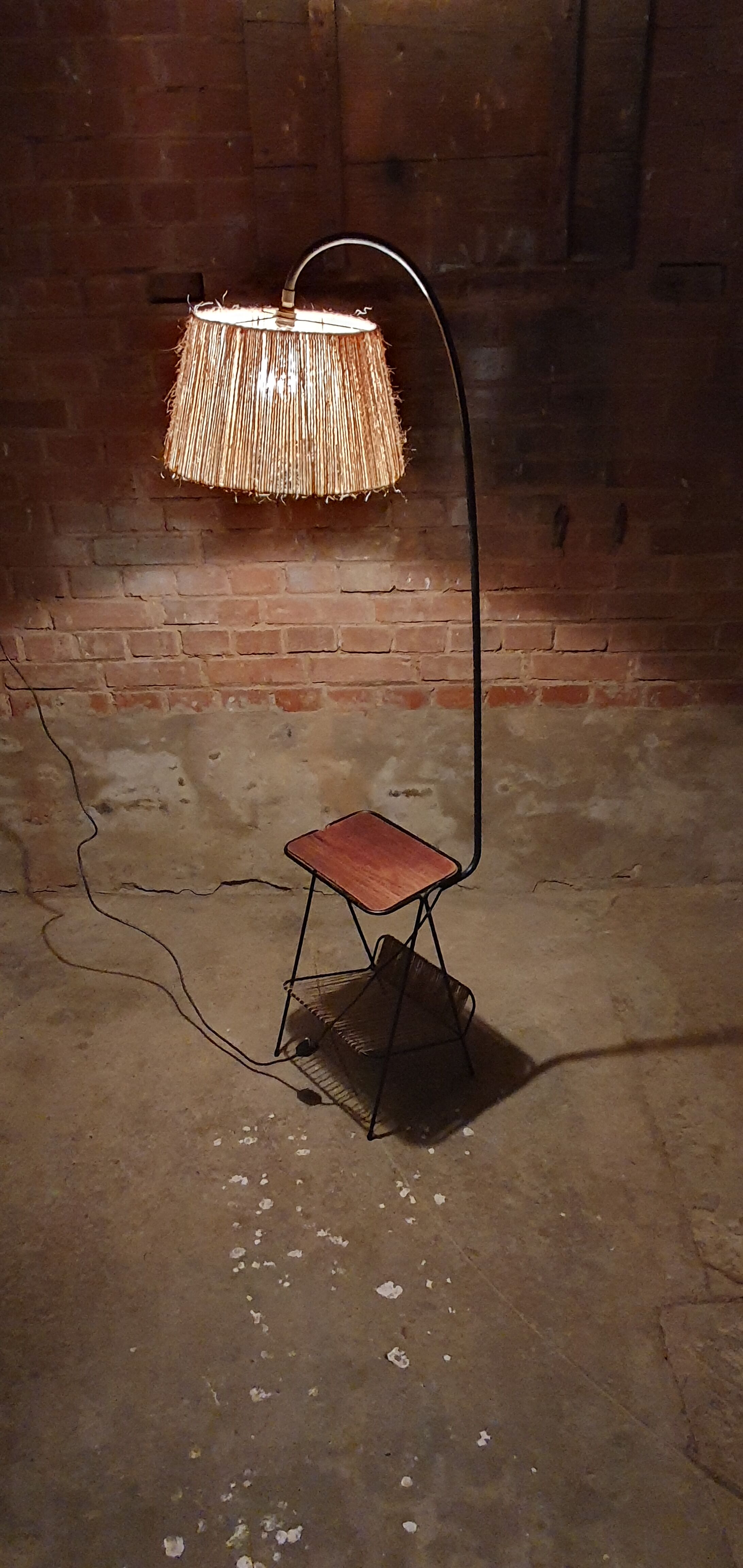 Lampadaire cordage vintage porte revue