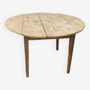 Folding round table