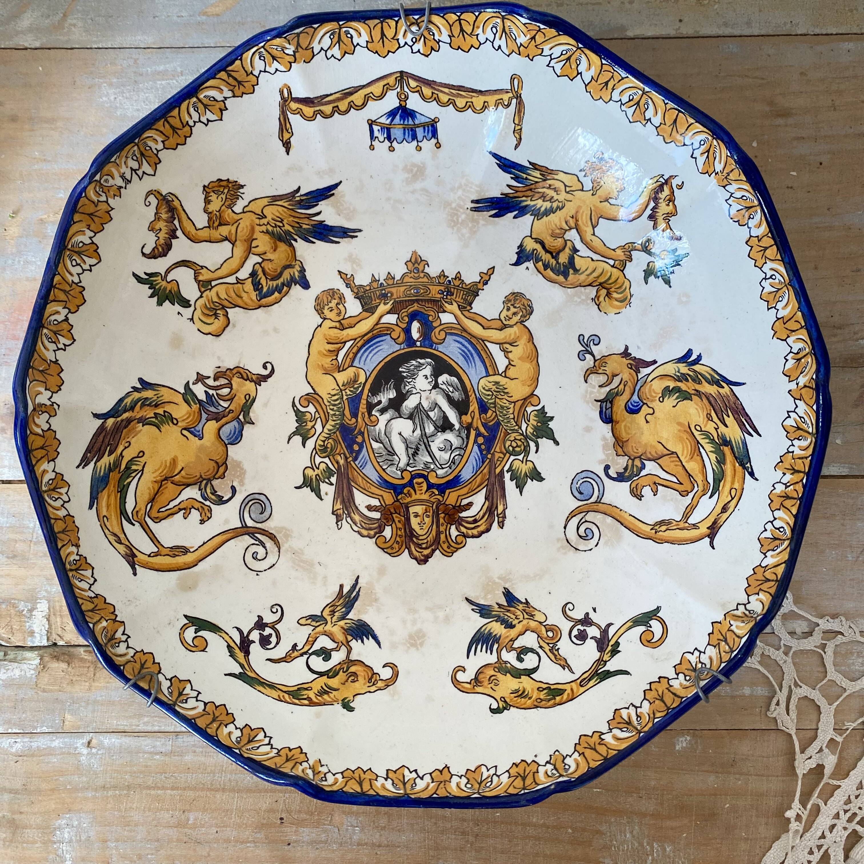 Renaissance decorated earthenware salad bowl from Gien.