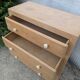 Commode en bois naturel
