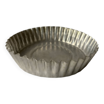 Ancien moule cannelé