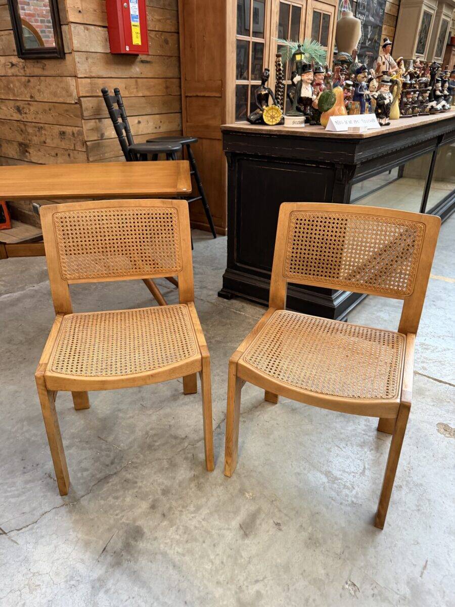 Paire de chaises cannées « Baumann »