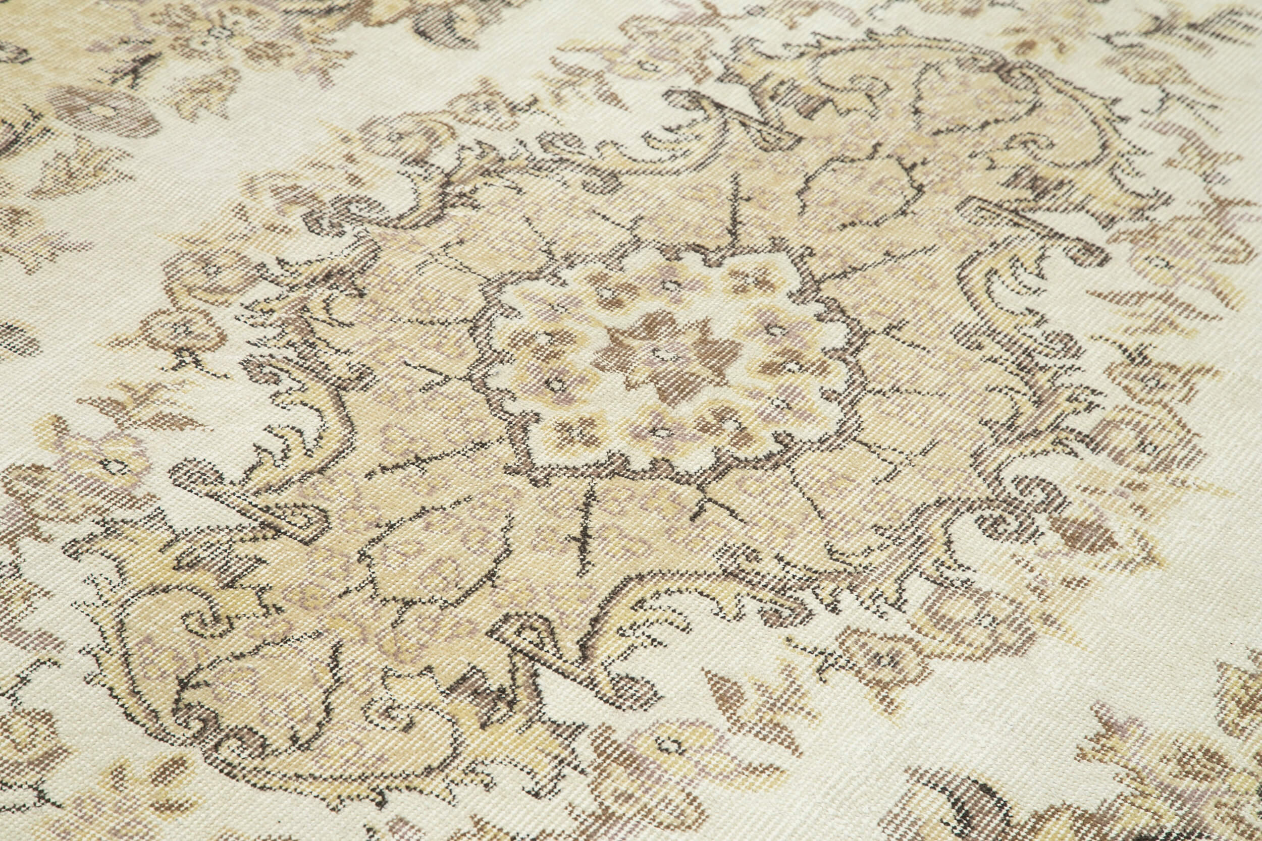 Turkish hand-knotted wool 1970s beige carpet 178 cm x 275 cm