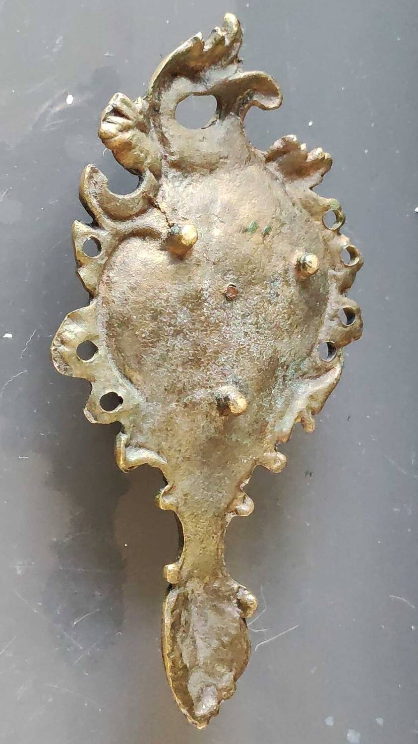 Antique Baroque/Rocaille style hand candle holder. In bronze with an old gold patina.