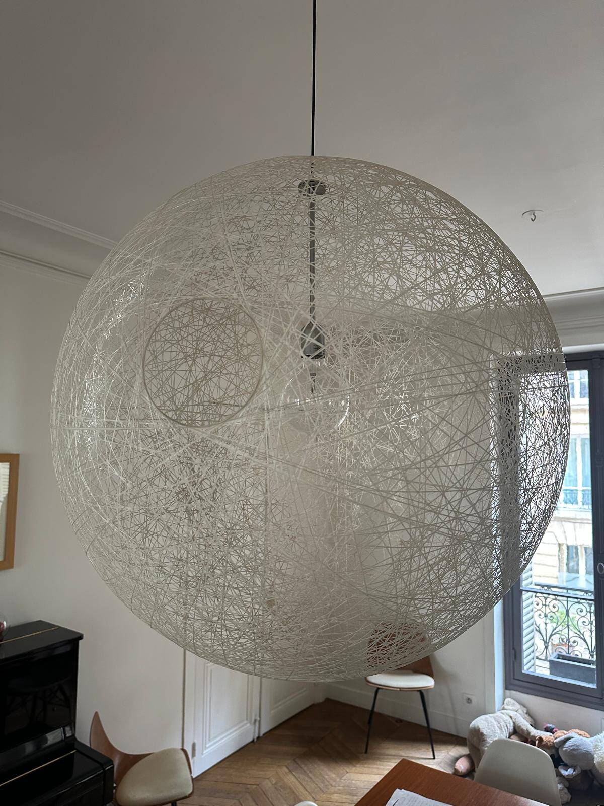 Random suspension model by the brand Moooi.