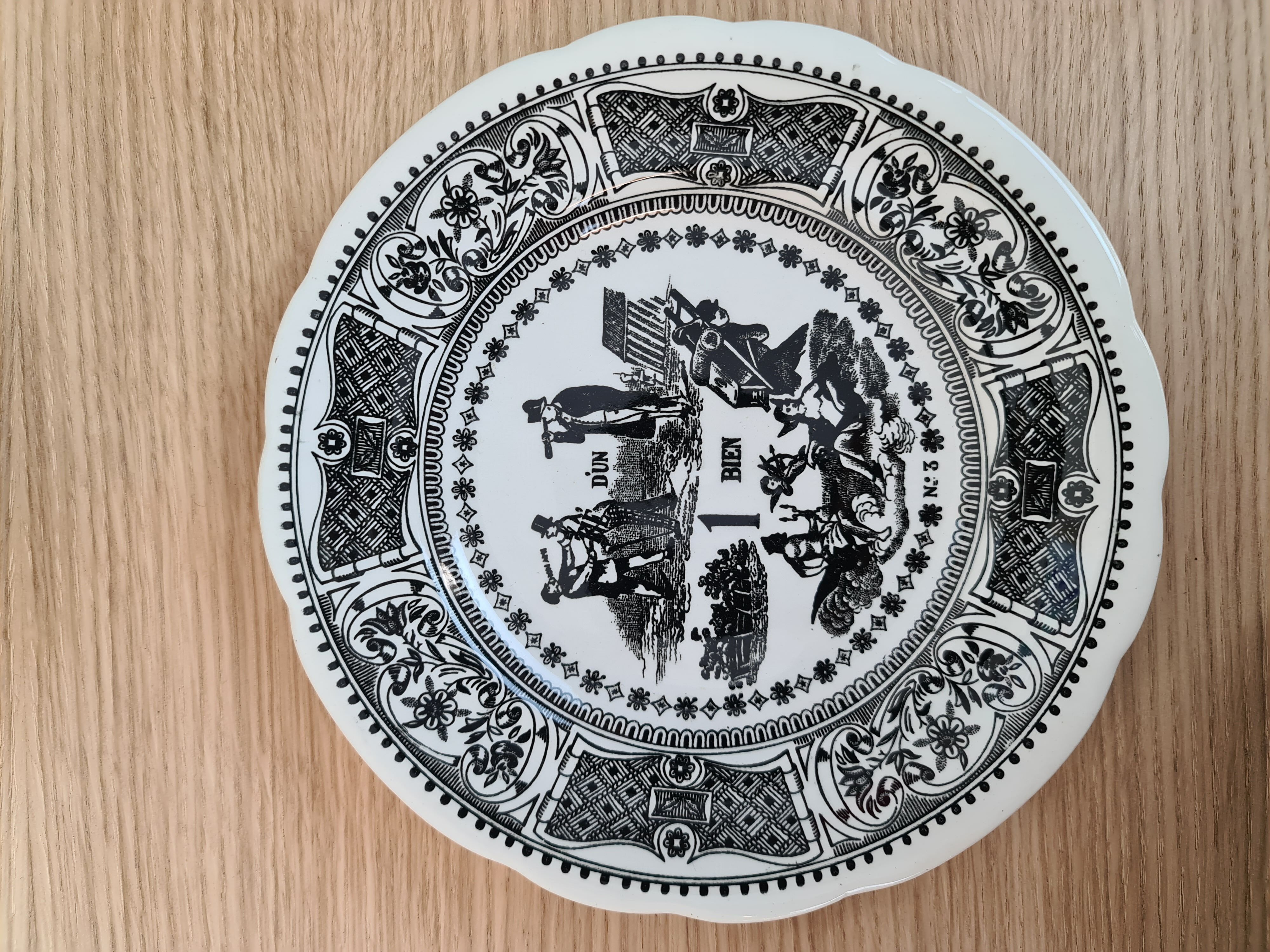 6 Gien "talking" plates