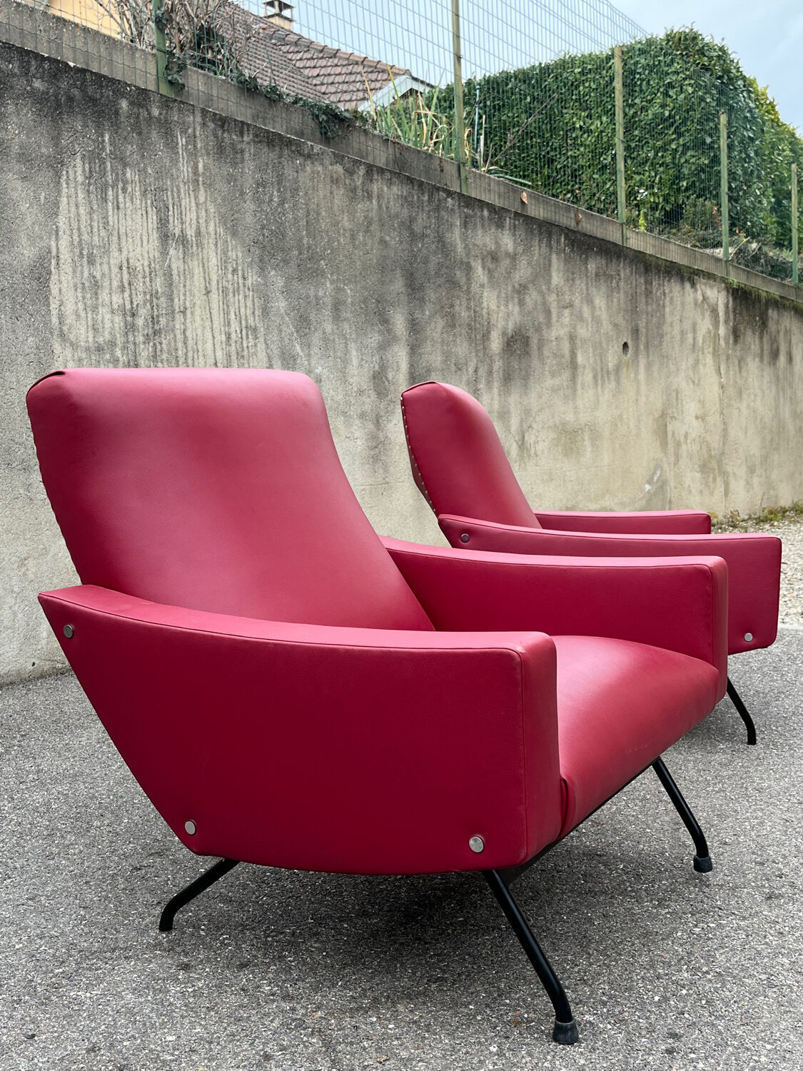 Pair of Gilbert Steiner design armchairs, Galion model, published by Steiner