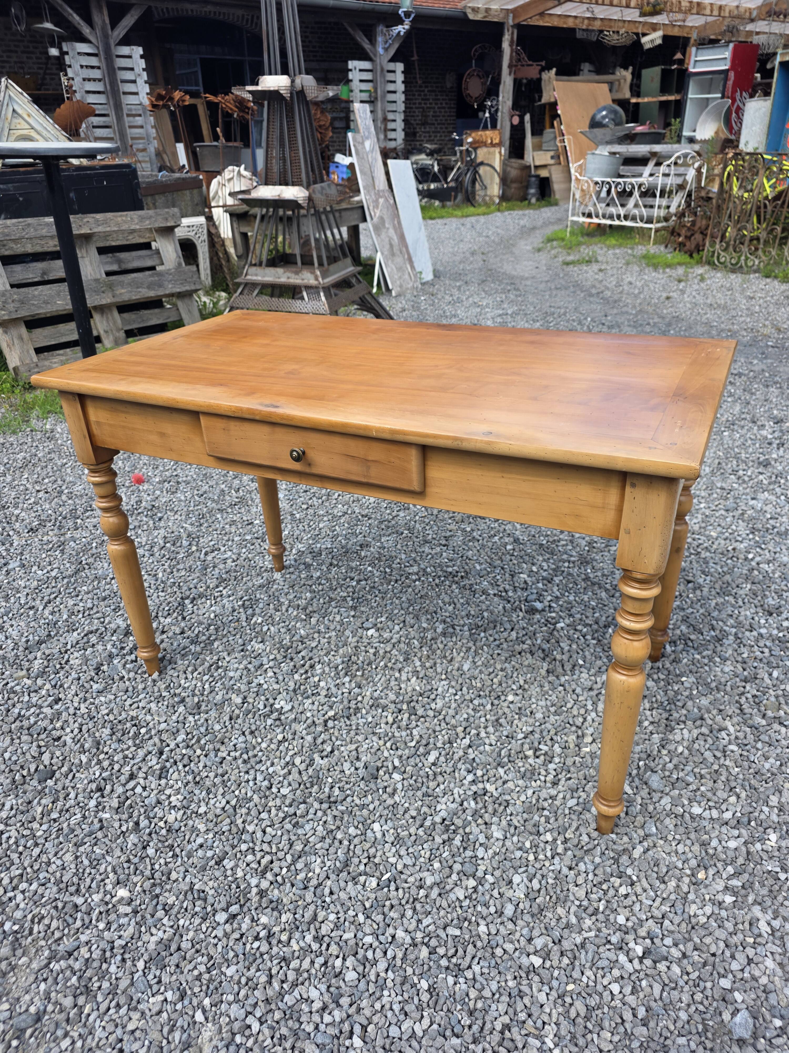 Bureau style Louis Philippe en merisier massif