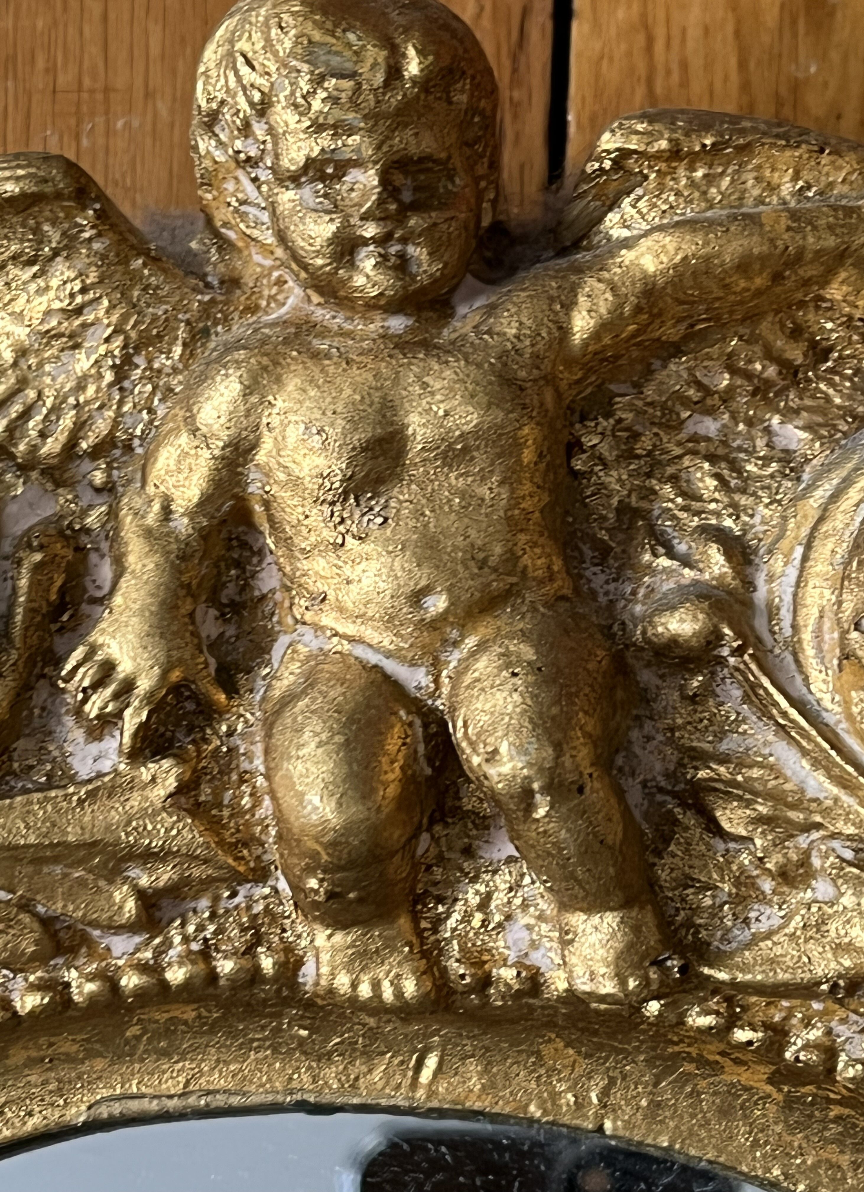 Miroir ovale mouluré doré