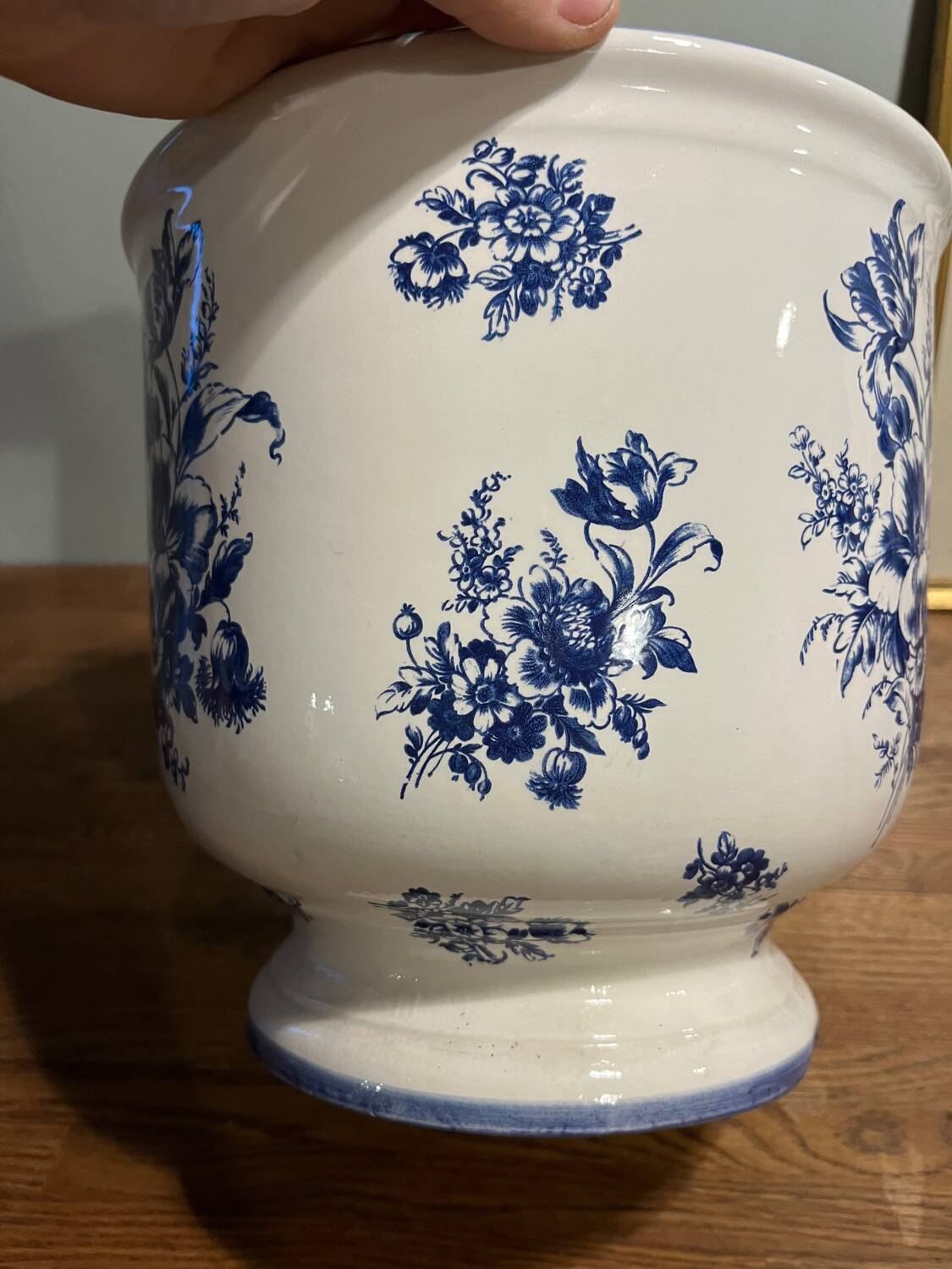 Italian Capodimonte flowerpot