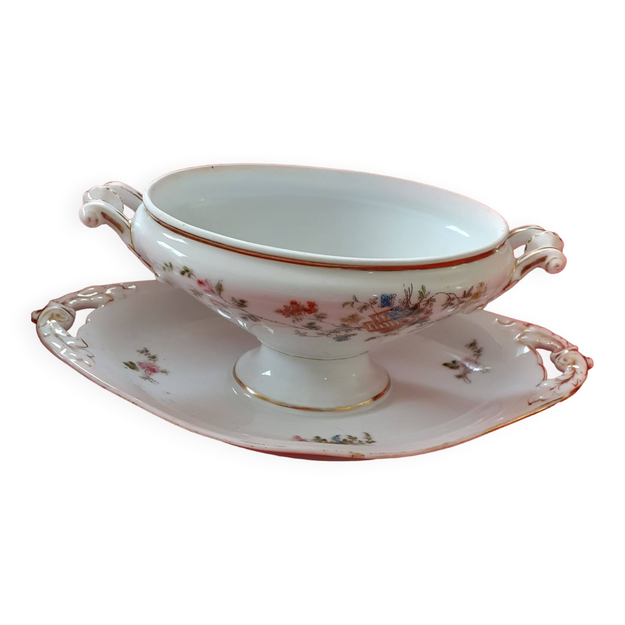 Saucière early twentieth century. Haviland. Limoges.Floral motif, hand painted.