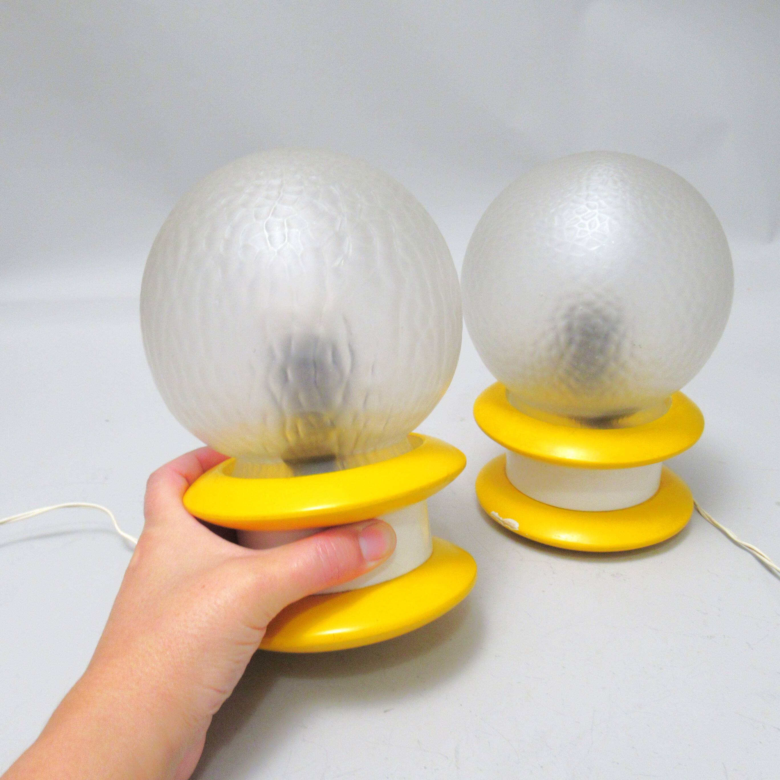 Paire de lampes boule années 60