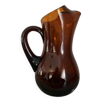 Ancienne carafe en verre ambré