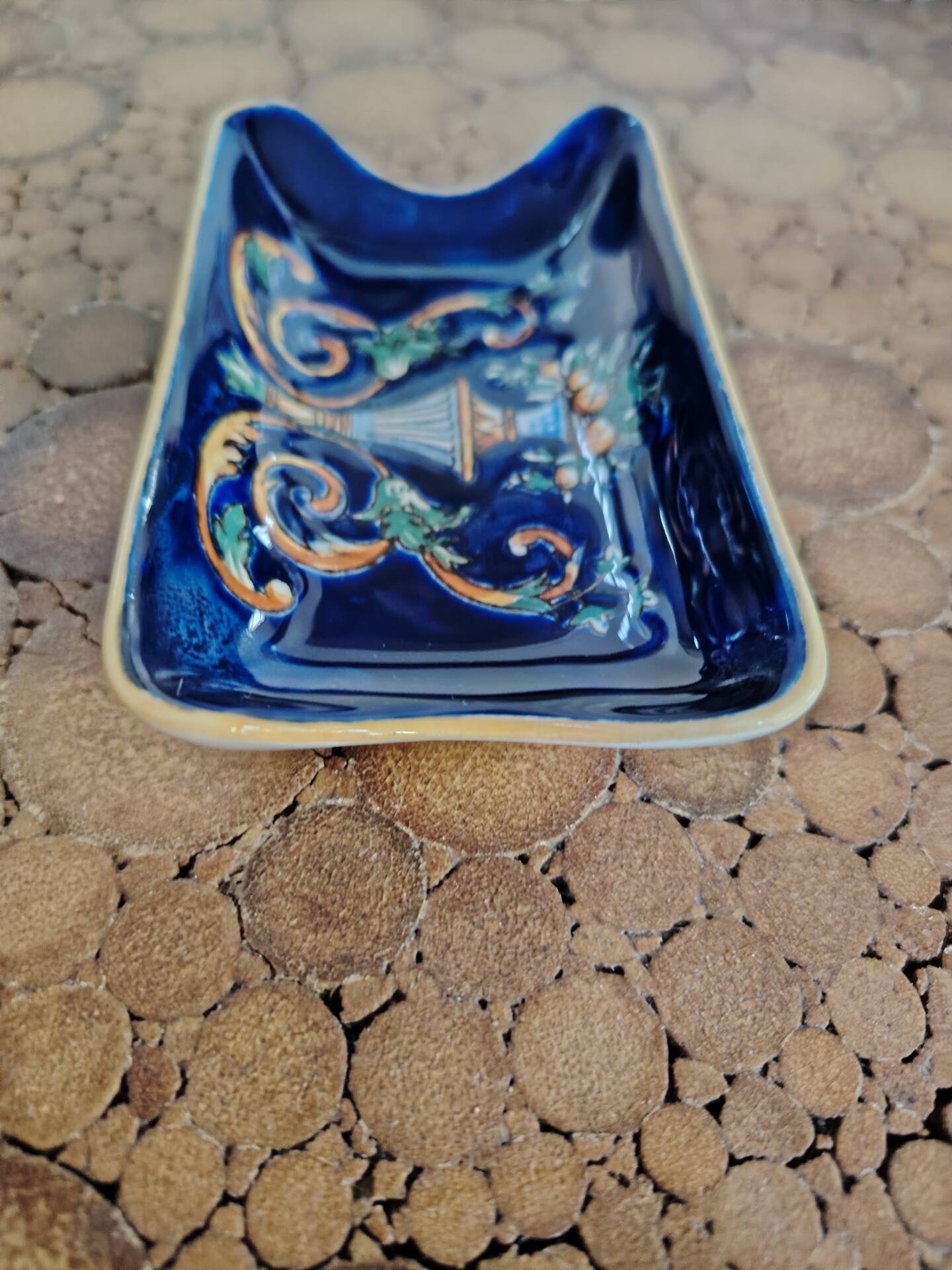 Petit vide-poche rectangulaire faïence de Gien Renaissance fond bleu