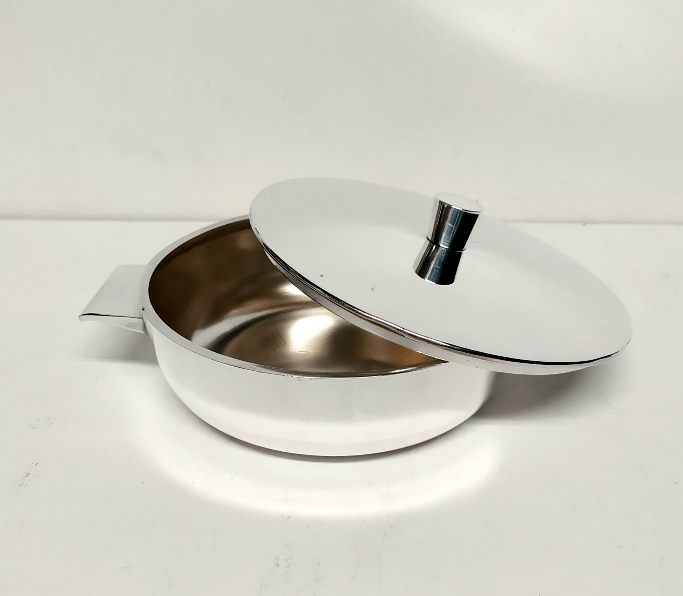 Gio Ponti soup tureen, by Krupp, 1953